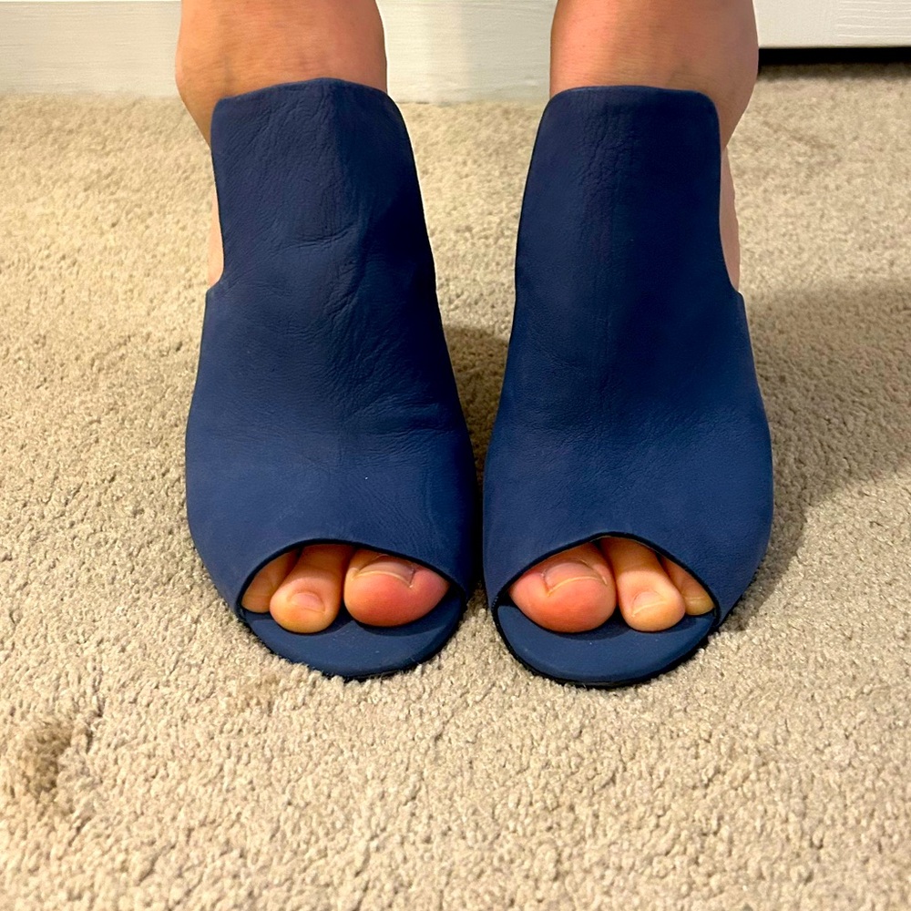 DKNY Leather heels